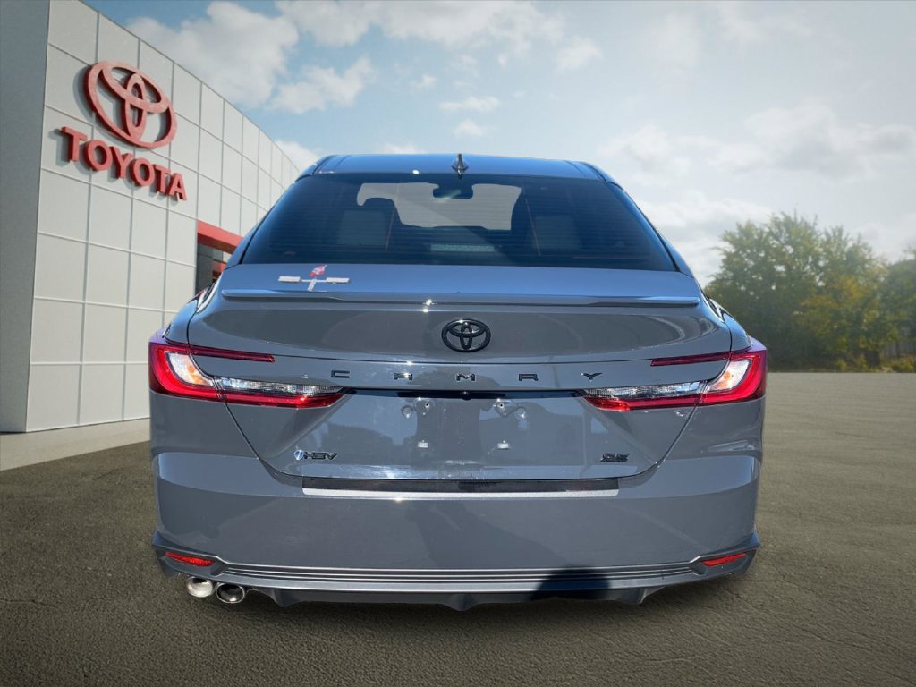 Used 2025 Toyota Camry SE w/ Convenience Package FWD image 4