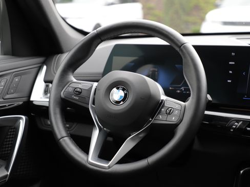 Used 2025 BMW X1 xDrive28i w/ Convenience Package AWD/4WD image 16