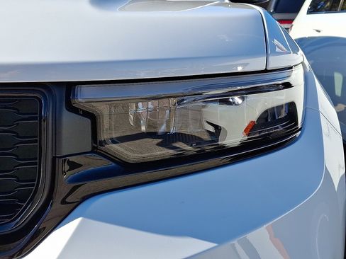 New 2025 Jeep Grand Cherokee Altitude image 4