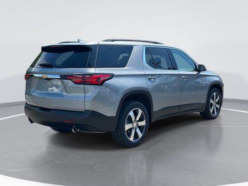 Used 2023 Chevrolet Traverse LT w/ LT Premium Package AWD/4WD image 5