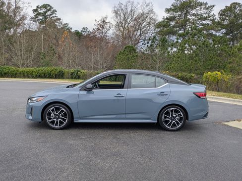 Used 2024 Nissan Sentra SR w/ SR Premium Package image 8