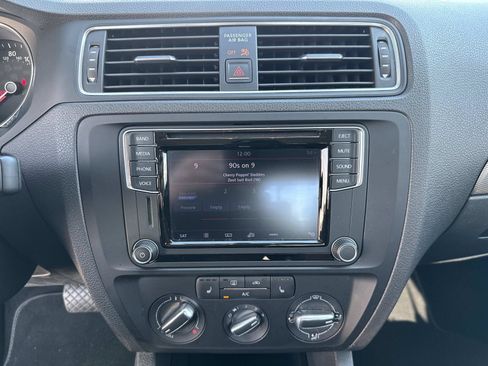 Used 2016 Volkswagen Jetta SE FWD image 25