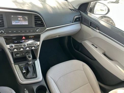 Used 2020 Hyundai Elantra SE FWD image 11
