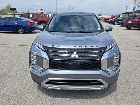 Used 2024 Mitsubishi Outlander SE FWD image 3