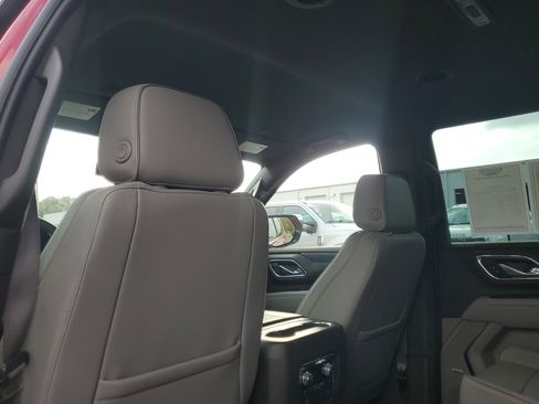 Used 2023 GMC Yukon SLT w/ SLT Luxury Package image 14