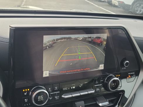 Used 2023 Toyota Highlander Limited image 29