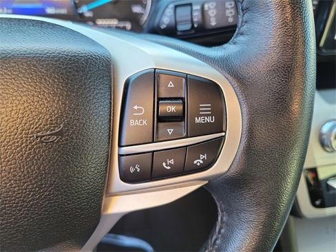 Certified 2022 Ford Explorer XLT w/ Equipment Group 202A image 6