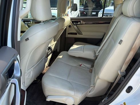 Used 2018 Lexus GX 460 Luxury AWD/4WD image 12