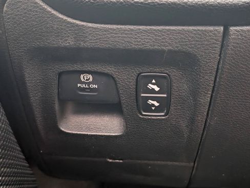 Used 2019 RAM 1500 Big Horn AWD/4WD image 12