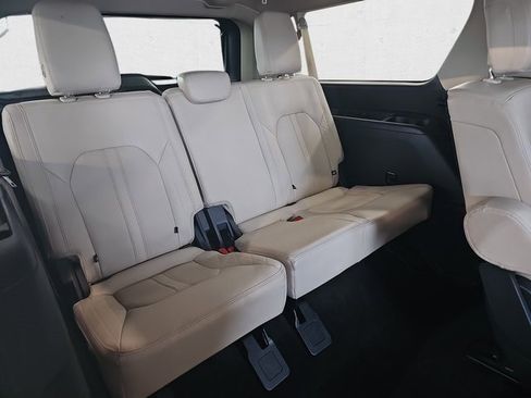 Used 2022 Ford Expedition Max Platinum image 12