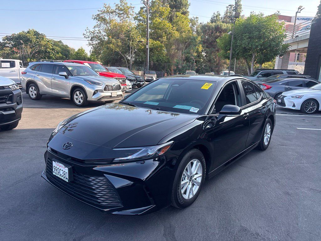Used 2025 Toyota Camry LE w/ Convenience Package FWD image 8