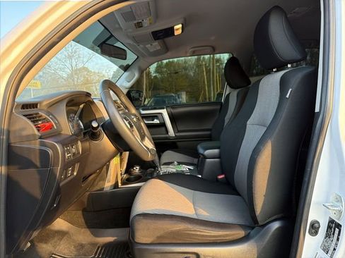 Used 2019 Toyota 4Runner SR5 AWD/4WD image 11