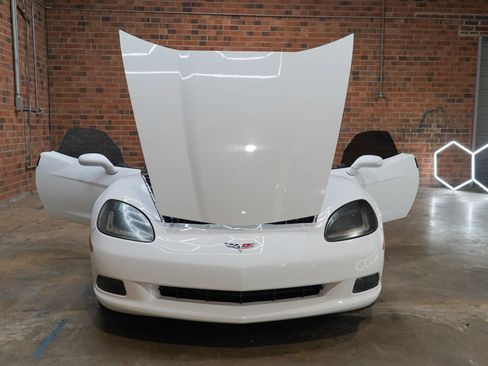Used 2007 Chevrolet Corvette Coupe w/ Preferred Equipment Group RWD image 25