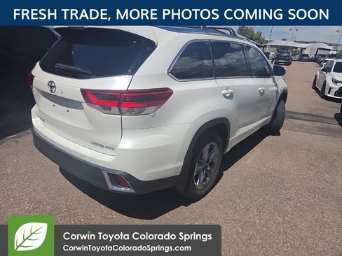 Used 2018 Toyota Highlander Limited Platinum AWD/4WD image 3