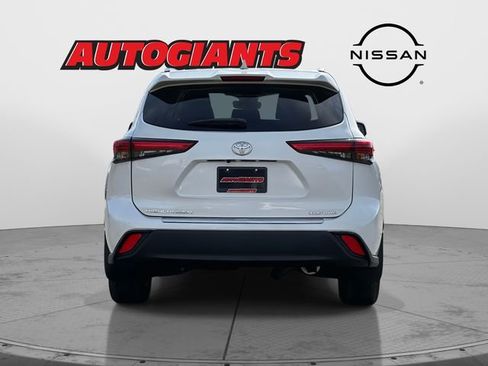 Used 2021 Toyota Highlander XLE image 4