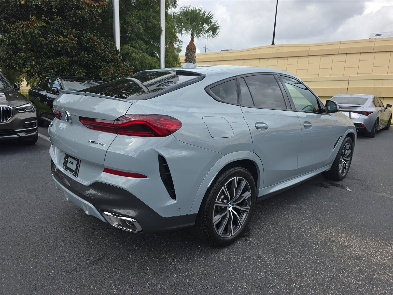 Used 2026 BMW X6 xDrive40i AWD/4WD image 2