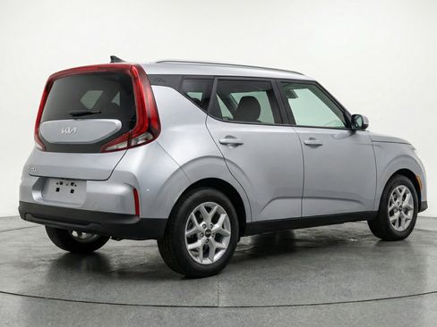 Used 2025 Kia Soul LX w/ LX Technology Package FWD image 9