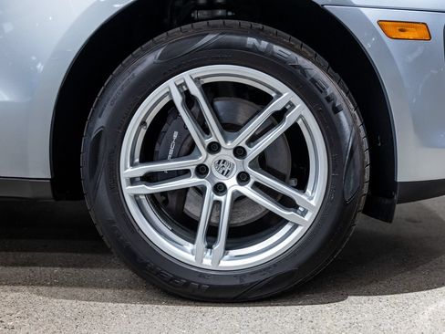 Used 2025 Porsche Macan AWD/4WD image 20