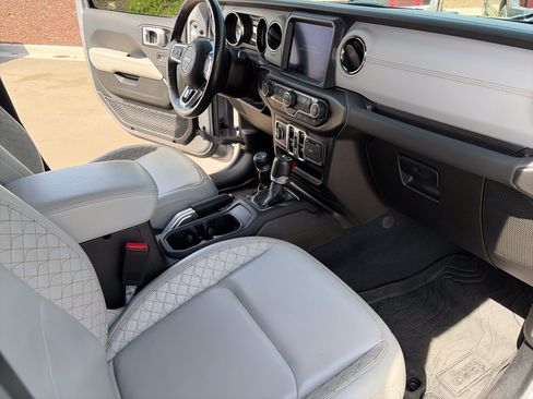 Used 2021 Jeep Wrangler Unlimited Sahara AWD/4WD image 30
