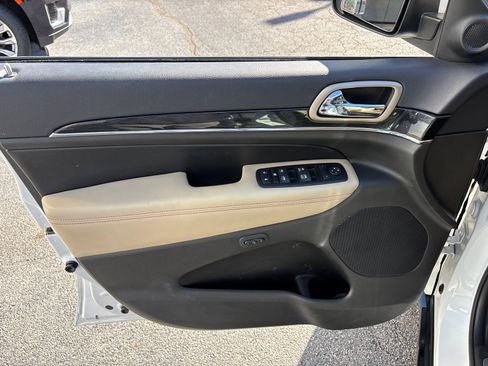 Used 2016 Jeep Grand Cherokee Limited 75th Anniversary image 11