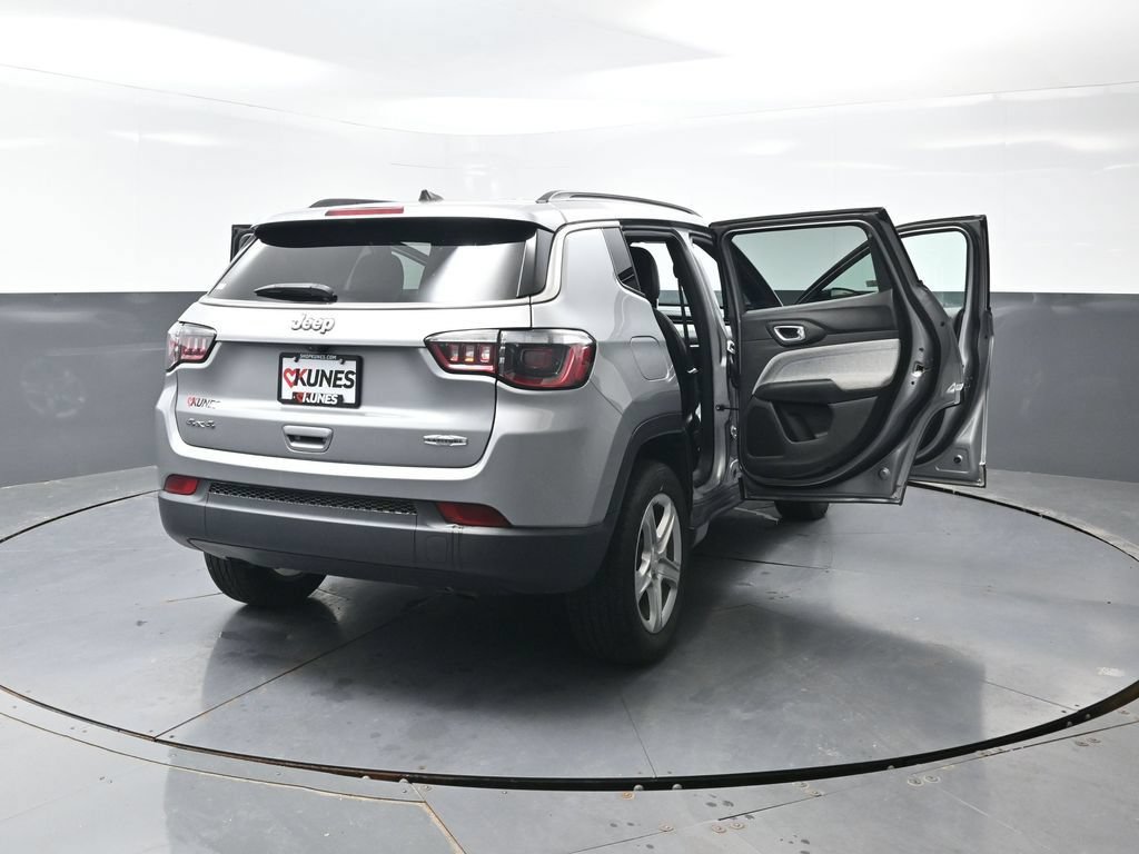 Used 2024 Jeep Compass Latitude AWD/4WD image 58