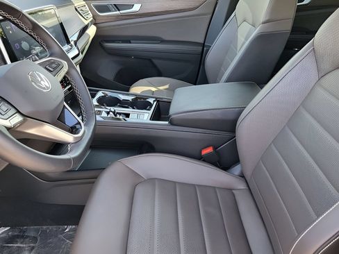 Used 2025 Volkswagen Atlas SEL AWD/4WD image 13