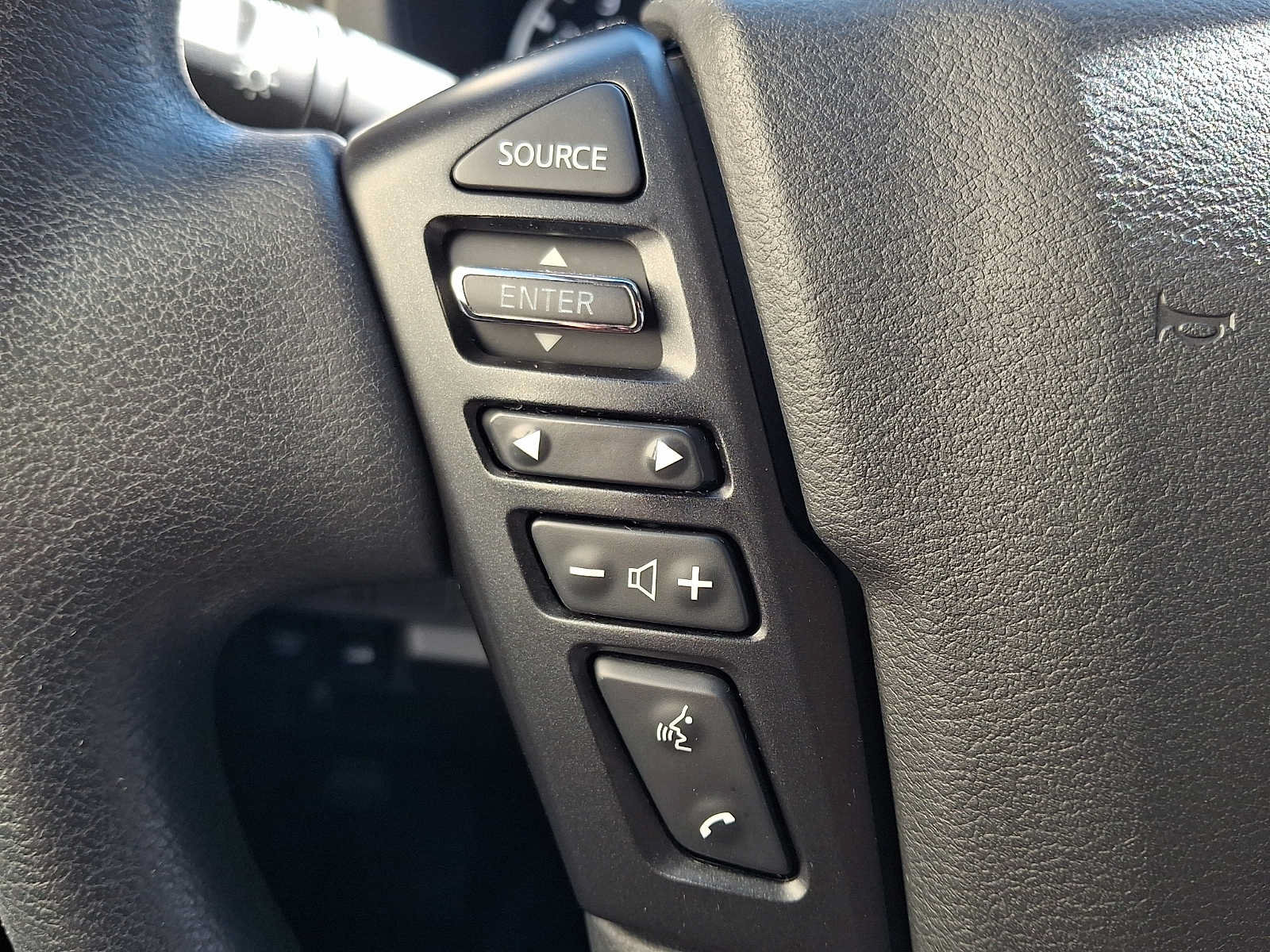 Used 2023 Nissan Frontier SV w/ Midnight Edition Package AWD/4WD image 20