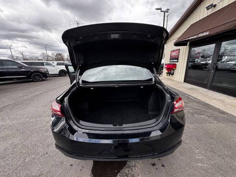 Used 2021 Chevrolet Malibu LT image 40