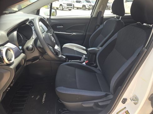 Used 2024 Nissan Versa SV FWD image 9