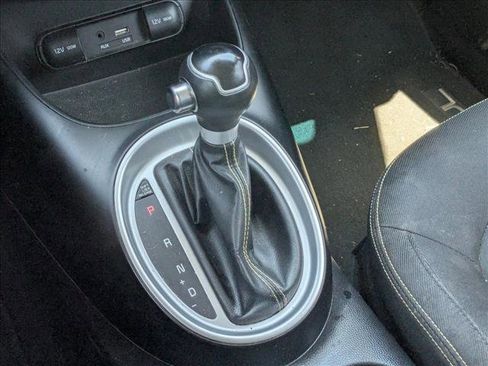 Used 2015 Kia Soul + FWD image 12