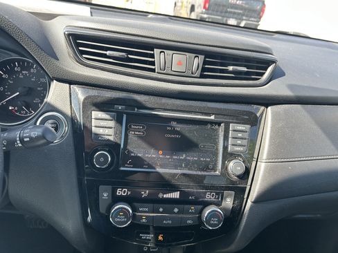 Used 2018 Nissan Rogue SV w/ Premium Package AWD/4WD image 15