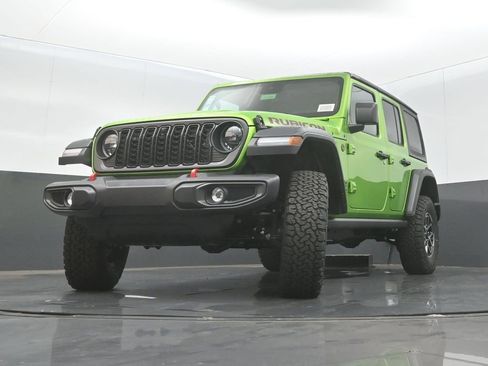 New 2025 Jeep Wrangler Rubicon w/ Technology Group image 28