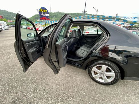 Used 2009 Volkswagen Jetta SE FWD image 14