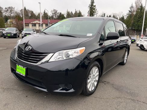 Used 2015 Toyota Sienna LE image 8