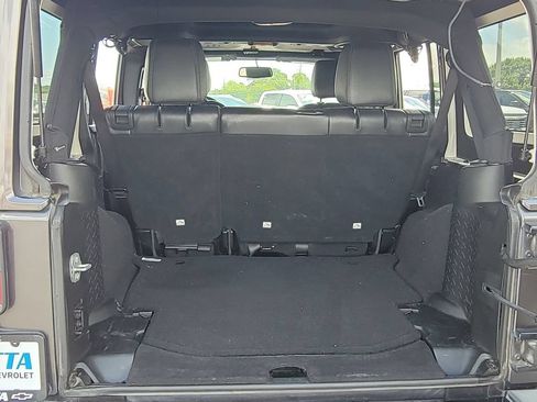 Used 2018 Jeep Wrangler Unlimited Sahara AWD/4WD image 22