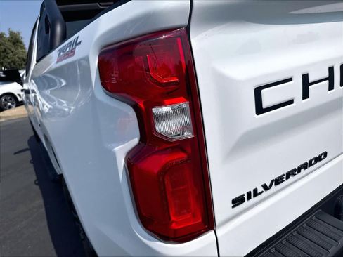 Used 2025 Chevrolet Silverado 1500 LT Trail Boss w/ Convenience Package II AWD/4WD image 24