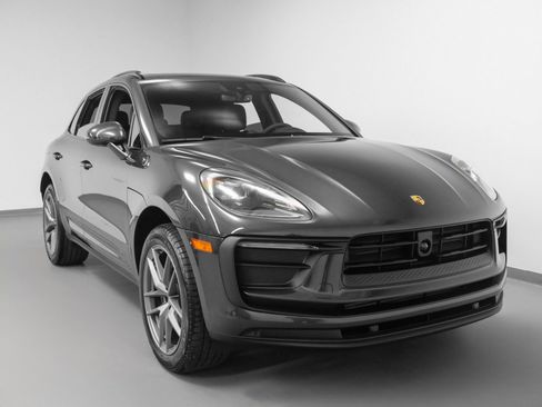 Certified 2025 Porsche Macan image 10