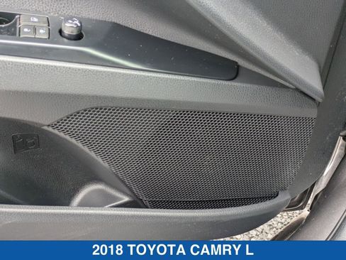 Used 2018 Toyota Camry SE w/ Moonroof Package image 14