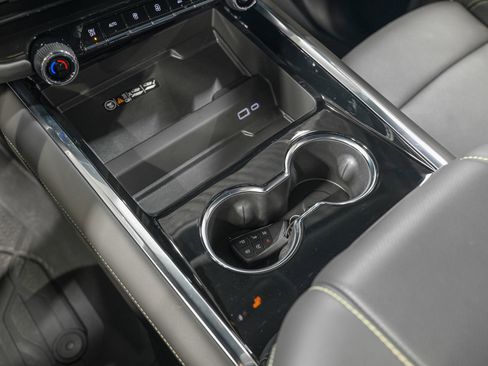 Used 2025 Chevrolet Suburban Premier image 24