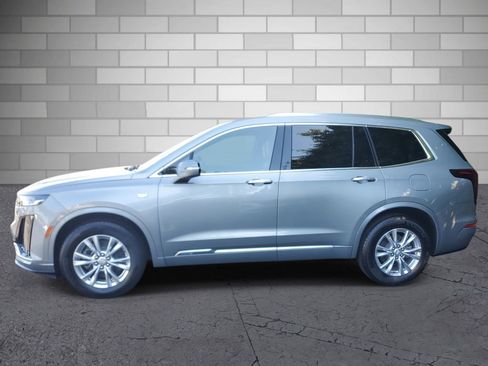 New 2025 Cadillac XT6 Luxury image 2