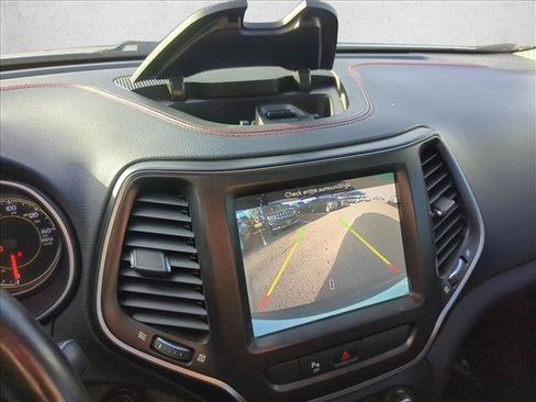 Used 2019 Jeep Cherokee Trailhawk w/ Comfort/Convenience Group image 14