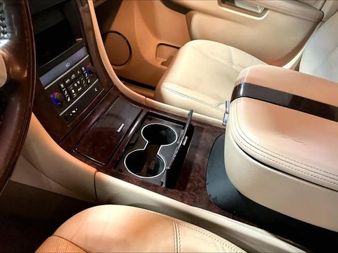 Used 2011 Cadillac Escalade Premium image 17