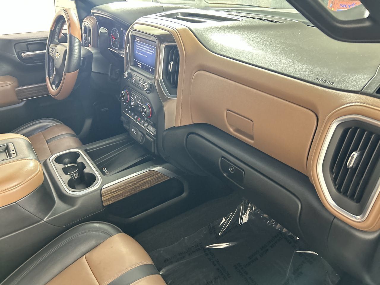 Used 2019 Chevrolet Silverado 1500 High Country w/ Technology Package AWD/4WD image 28