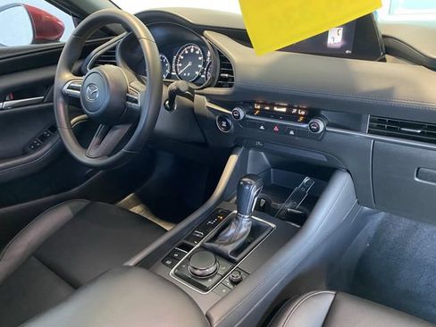 Used 2020 MAZDA MAZDA3 Hatchback FWD image 11