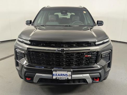 Used 2025 Chevrolet Traverse Z71 image 3