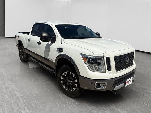Used 2018 Nissan Titan PRO-4X w/ Pro-4x Convenience Package AWD/4WD image 7