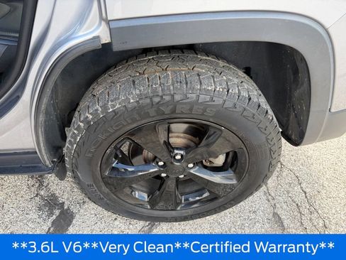 Used 2018 Jeep Cherokee Limited w/ Luxury Group AWD/4WD image 26