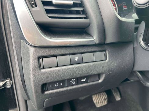 Used 2024 Nissan Rogue SV image 19