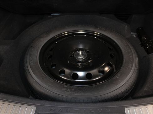 Used 2024 Lincoln Nautilus Reserve image 17