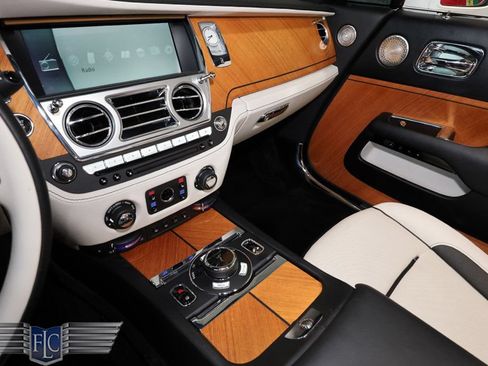 Used 2017 Rolls-Royce Dawn RWD image 32